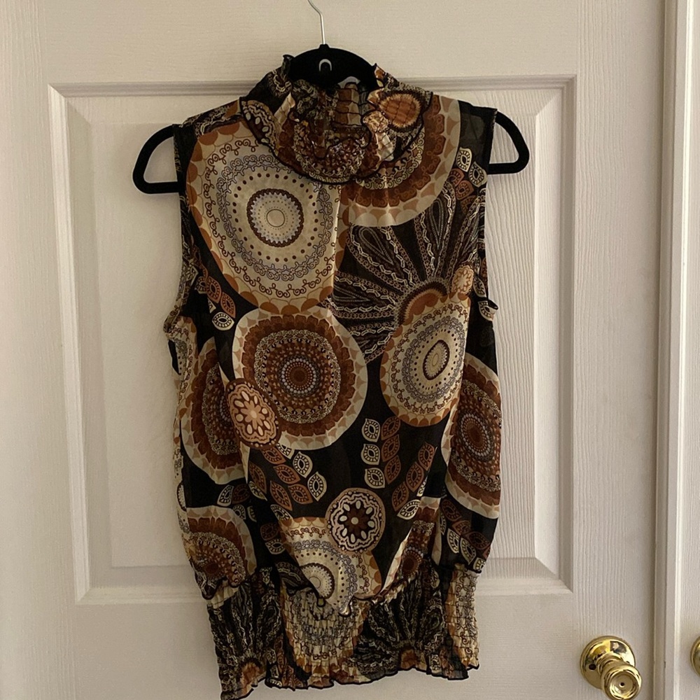 Sleeveless print shirt